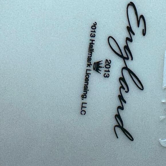 2013 Hallmark Keepsake Santas From Around The World "England" - Picture 4 of 4